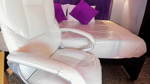 Miss Francheska online show from 04/17/26, 11:57