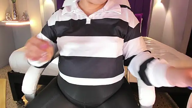 Miss Francheska online show from 04/16/26, 12:28