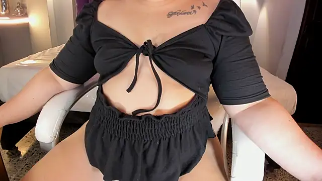 Snapshot of Miss_Francheska chatting on 04/18/26, 12:07 Miss Francheska online show from 04/18/26, 12:07