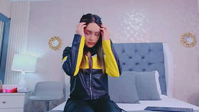 Snapshot of ZoeWilliis chatting on 06/19/26, 11:16 ZoeWilliis online show from 06/19/26, 11:16
