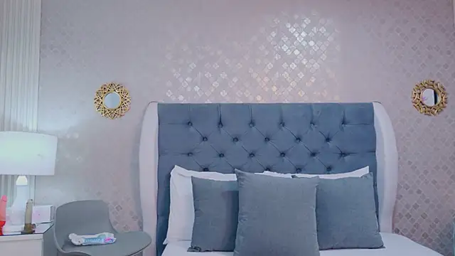 Snapshot of ZoeWilliis chatting on 05/28/26, 12:33 ZoeWilliis online show from 05/28/26, 12:33