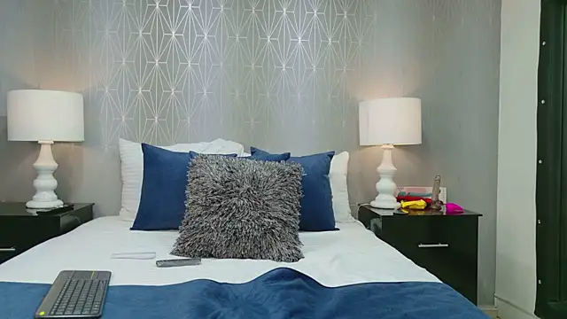 ZoeWilliis online show from 12/01/25, 12:39