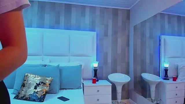 ZoeWilliis online show from 10/18/25, 12:40