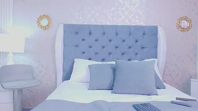 Snapshot of ZoeWilliis chatting on 06/21/26, 11:05 ZoeWilliis online show from 06/21/26, 11:05