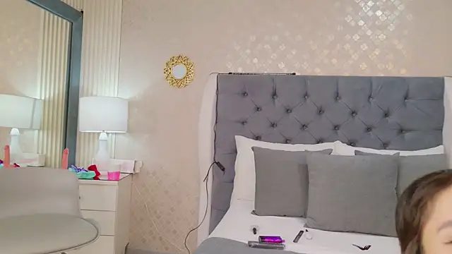 Snapshot of ZoeWilliis chatting on 05/11/26, 04:04 ZoeWilliis online show from 05/11/26, 04:04
