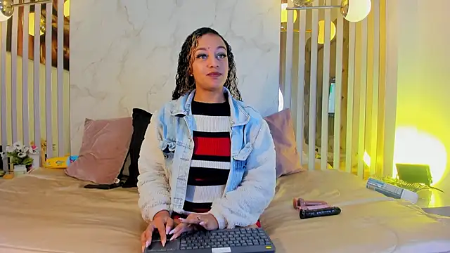 Snapshot of Melaniegh_ chatting on 09/09/25, 11:19 Melaniegh online show from 09/09/25, 11:19