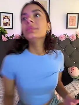 Im Lyan online show from 11/18/25, 02:42