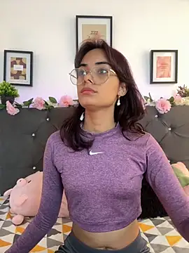 Im Lyan online show from 11/20/25, 03:12