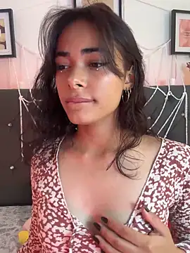 Im Lyan online show from 10/17/25, 03:47