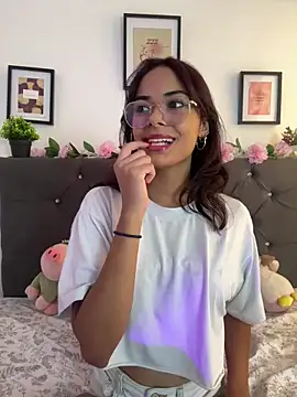 Im Lyan online show from 11/14/25, 04:32