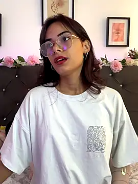 Im Lyan online show from 11/22/25, 03:11