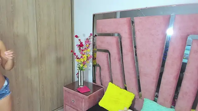 MaraKarly online show from 10/27/25, 07:59