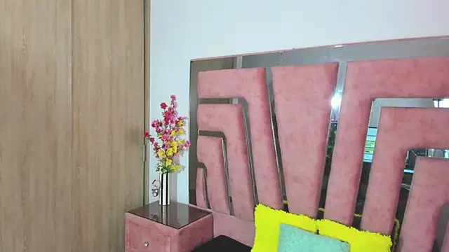 MaraKarly online show from 10/25/25, 01:45