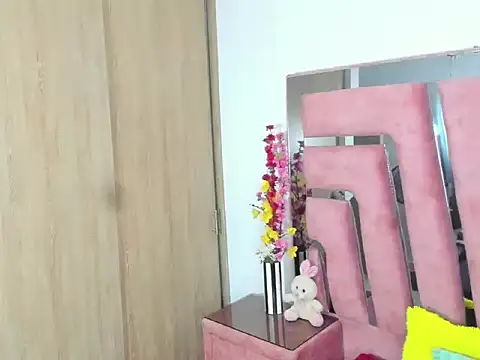 MaraKarly online show from 11/18/25, 07:17