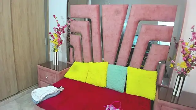 MaraKarly online show from 12/15/25, 07:31