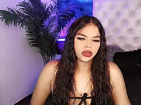 Valeria Swett  online show from 11/17/25, 12:25