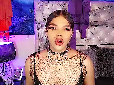 Valeria Swett  online show from 11/01/25, 03:46