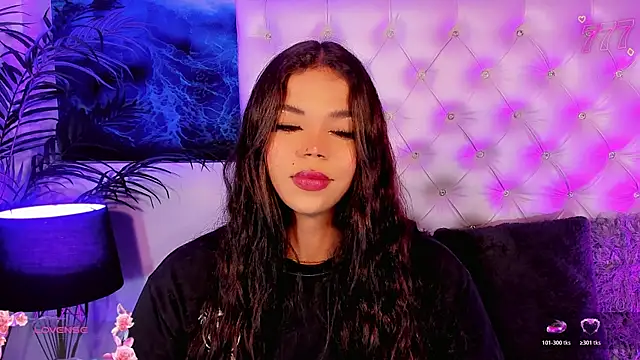 Snapshot of Valeria_Swett_ chatting on 07/06/26, 08:44 Valeria Swett online show from 07/06/26, 08:44