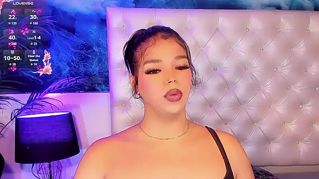 Valeria Swett  online show from 05/27/26, 01:57