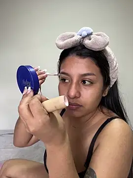  Chloe Smith online show from 12/17/25, 02:55