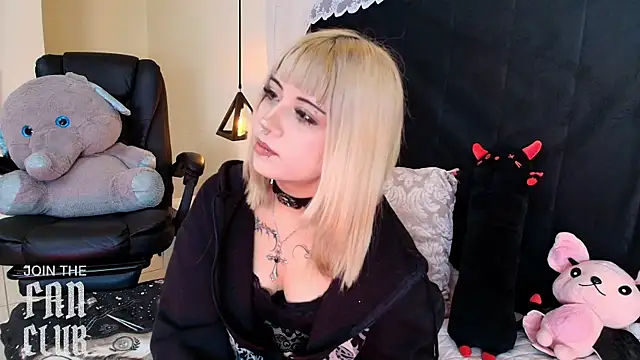 Snapshot of IvyBelle_ chatting on 05/11/26, 11:22 IvyBelle online show from 05/11/26, 11:22