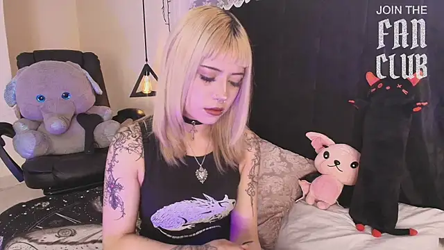 Snapshot of IvyBelle_ chatting on 06/10/26, 11:33 IvyBelle online show from 06/10/26, 11:33