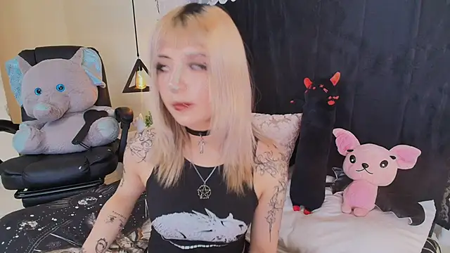 Snapshot of IvyBelle_ chatting on 06/17/26, 11:31 IvyBelle online show from 06/17/26, 11:31