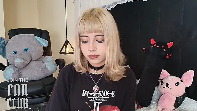 Snapshot of IvyBelle_ chatting on 04/28/26, 11:25 IvyBelle online show from 04/28/26, 11:25