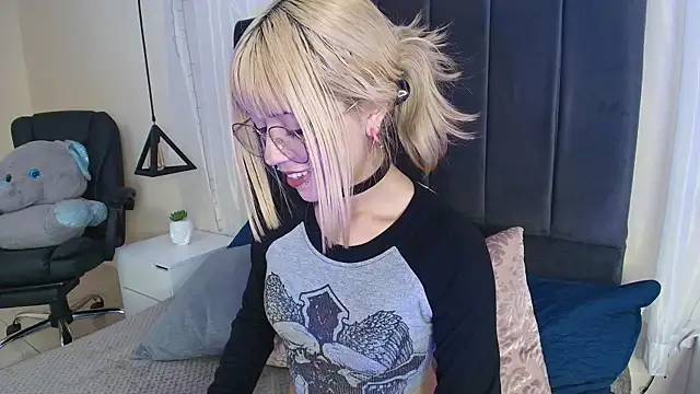 IvyBelle  online show from 11/15/25, 12:31