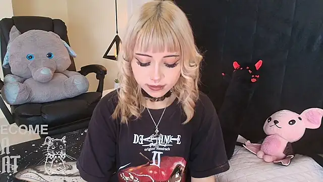 Snapshot of IvyBelle_ chatting on 05/04/26, 11:24 IvyBelle online show from 05/04/26, 11:24