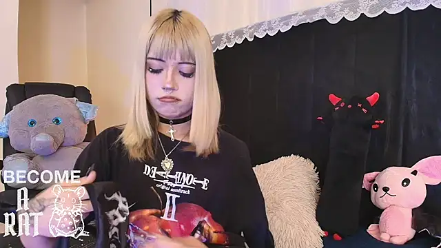 Snapshot of IvyBelle_ chatting on 05/19/26, 11:28 IvyBelle online show from 05/19/26, 11:28