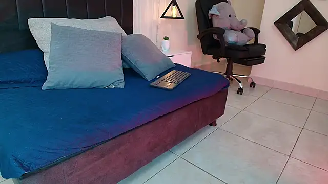 IvyBelle  online show from 09/23/25, 11:50