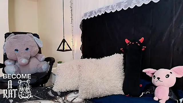 Snapshot of IvyBelle_ chatting on 05/13/26, 11:28 IvyBelle online show from 05/13/26, 11:28