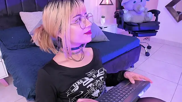 IvyBelle  online show from 09/17/25, 12:07