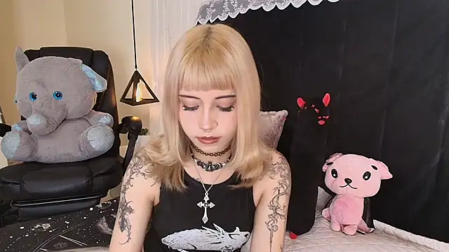 Snapshot of IvyBelle_ chatting on 04/27/26, 11:41 IvyBelle online show from 04/27/26, 11:41