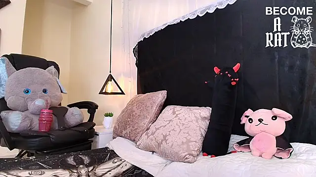 Snapshot of IvyBelle_ chatting on 06/03/26, 02:33 IvyBelle online show from 06/03/26, 02:33