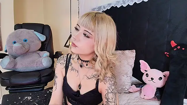Snapshot of IvyBelle_ chatting on 05/08/26, 11:25 IvyBelle online show from 05/08/26, 11:25