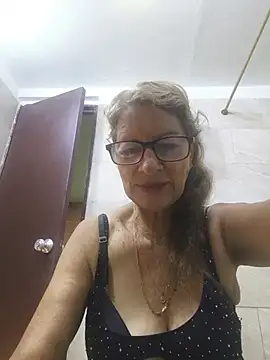 Snapshot of MaryLunne chatting on 06/06/26, 12:05 MaryLunne online show from 06/06/26, 12:05