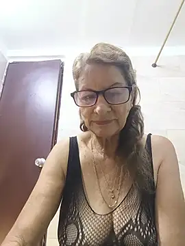 Snapshot of MaryLunne chatting on 06/06/26, 12:10 MaryLunne online show from 06/06/26, 12:10