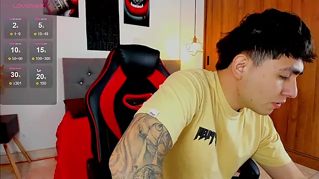 Snapshot of Nicolas_James_Sc chatting on 12/22/25, 01:44 Nicolas James Sc online show from 12/22/25, 01:44