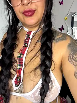 Snapshot of latina_curvy22 chatting on 09/25/25, 05:52 latina curvy22 online show from 09/25/25, 05:52