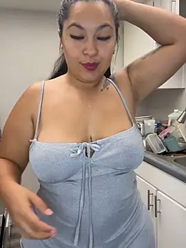 Snapshot of latina_curvy22 chatting on 09/18/25, 07:17 latina curvy22 online show from 09/18/25, 07:17