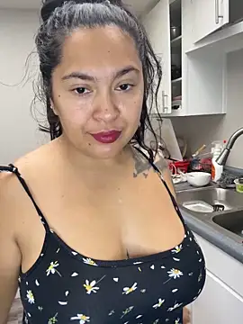 Snapshot of latina_curvy22 chatting on 09/23/25, 09:55 latina curvy22 online show from 09/23/25, 09:55