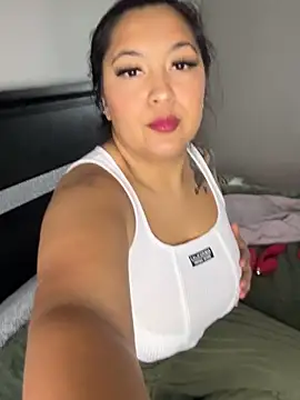 Snapshot of latina_curvy22 chatting on 09/21/25, 10:04 latina curvy22 online show from 09/21/25, 10:04