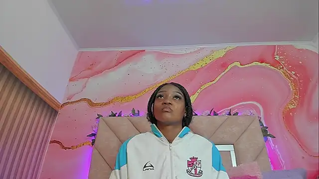 Snapshot of Taylor_oriana_ chatting on 10/06/25, 11:00 Taylor oriana online show from 10/06/25, 11:00