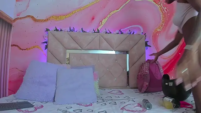 Snapshot of Taylor_oriana_ chatting on 11/04/25, 11:03 Taylor oriana online show from 11/04/25, 11:03