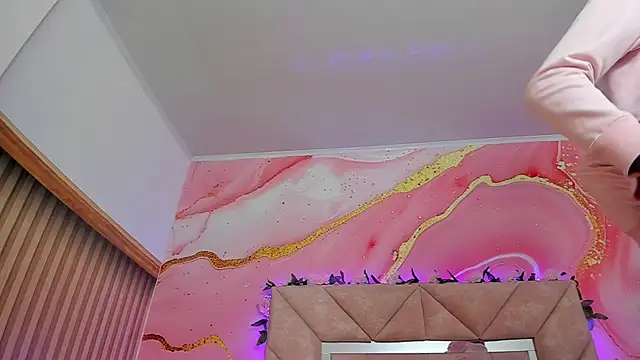 Snapshot of Taylor_oriana_ chatting on 12/18/25, 11:03 Taylor oriana online show from 12/18/25, 11:03