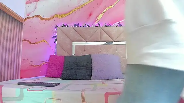 Snapshot of Taylor_oriana_ chatting on 12/04/25, 10:58 Taylor oriana online show from 12/04/25, 10:58