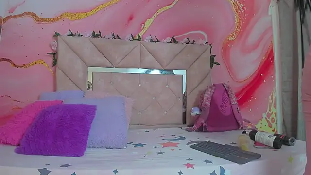 Snapshot of Taylor_oriana_ chatting on 11/01/25, 11:04 Taylor oriana online show from 11/01/25, 11:04