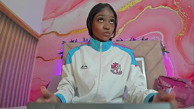 Snapshot of Taylor_oriana_ chatting on 10/08/25, 11:01 Taylor oriana online show from 10/08/25, 11:01